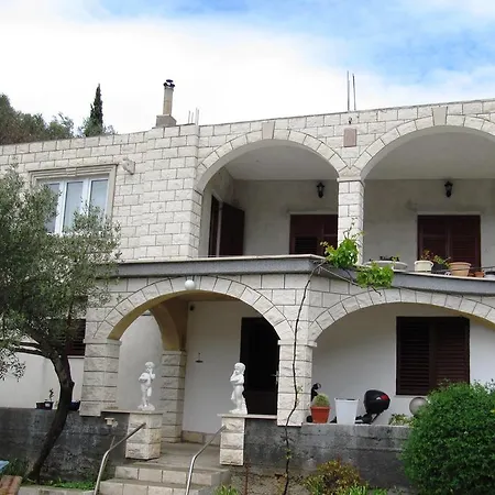 Apartmans And Dunjini Dvori بيت ضيافة كورتْشولا