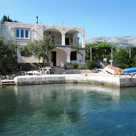 Apartmans And Dunjini Dvori بيت ضيافة