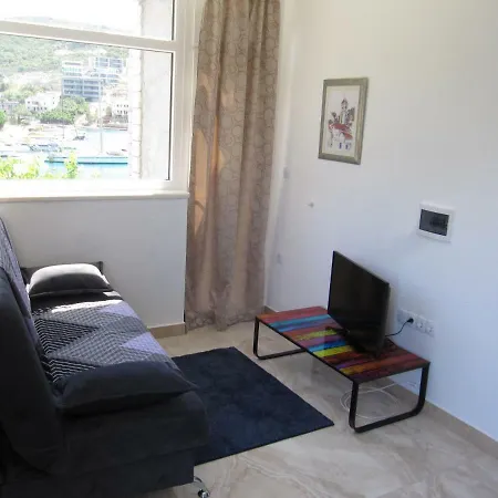 Apartmans And Dunjini Dvori 3*