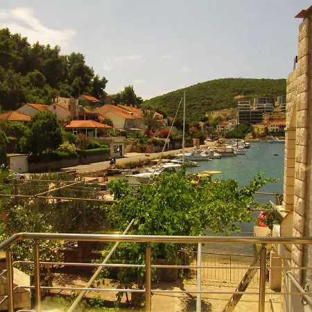 بيت ضيافة Apartmans And Dunjini Dvori كورتْشولا