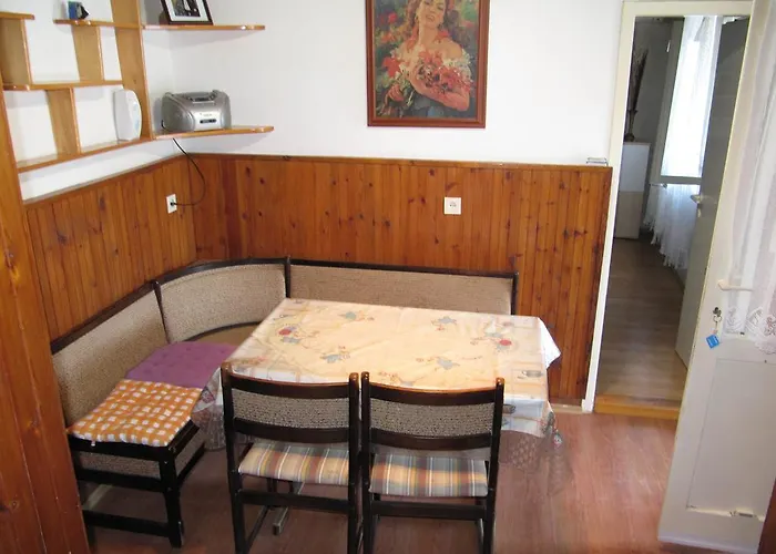 Penzion Apartmans And Dunjini Dvori
