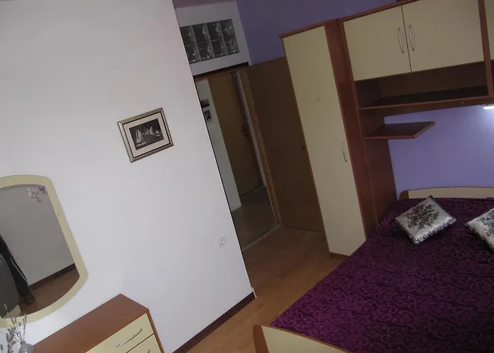 Penzion Apartmans And Dunjini Dvori 3*