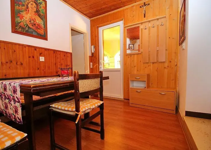 Penzion Apartmans And Dunjini Dvori 3*
