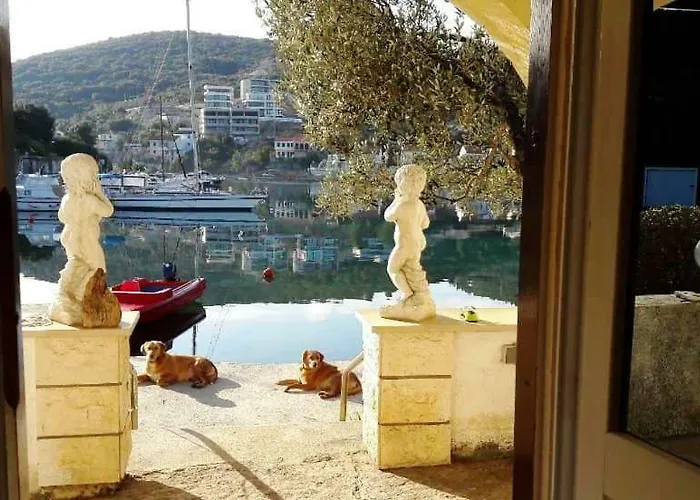 Penzion Apartmans And Dunjini Dvori 3*