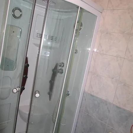 Apartmans And Dunjini Dvori Gasthof