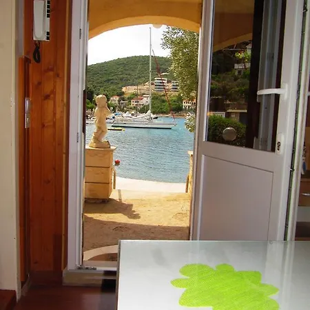 Apartmans And Dunjini Dvori Guest house