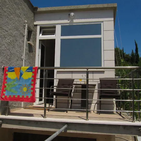 Apartmans And Dunjini Dvori בית הארחה 3*