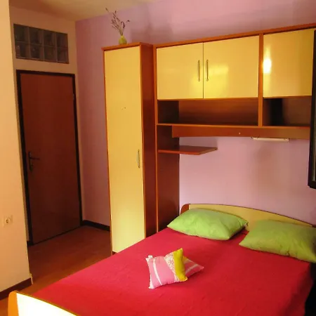 בית הארחה Apartmans And Dunjini Dvori קורצולה