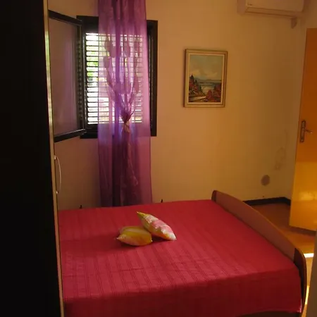 בית הארחה Apartmans And Dunjini Dvori