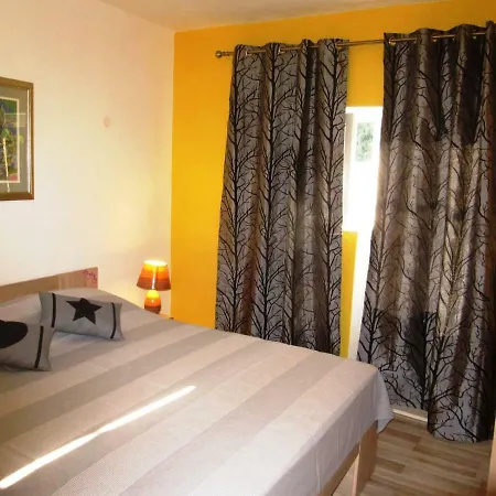 Apartmans And Dunjini Dvori קורצולה