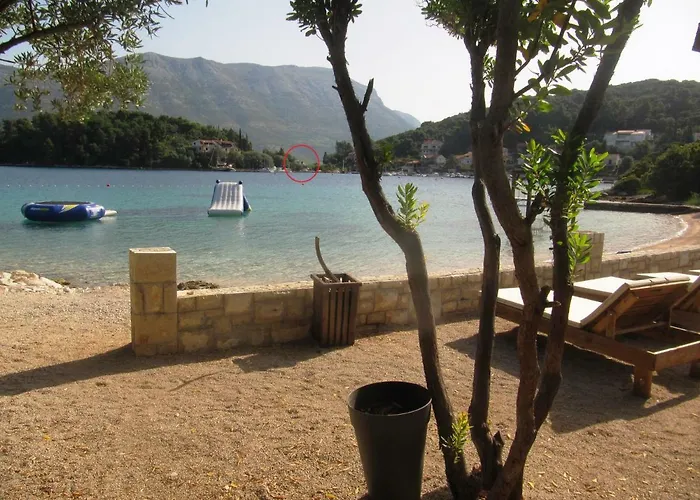 Affittacamere Apartmans And Dunjini Dvori 3*